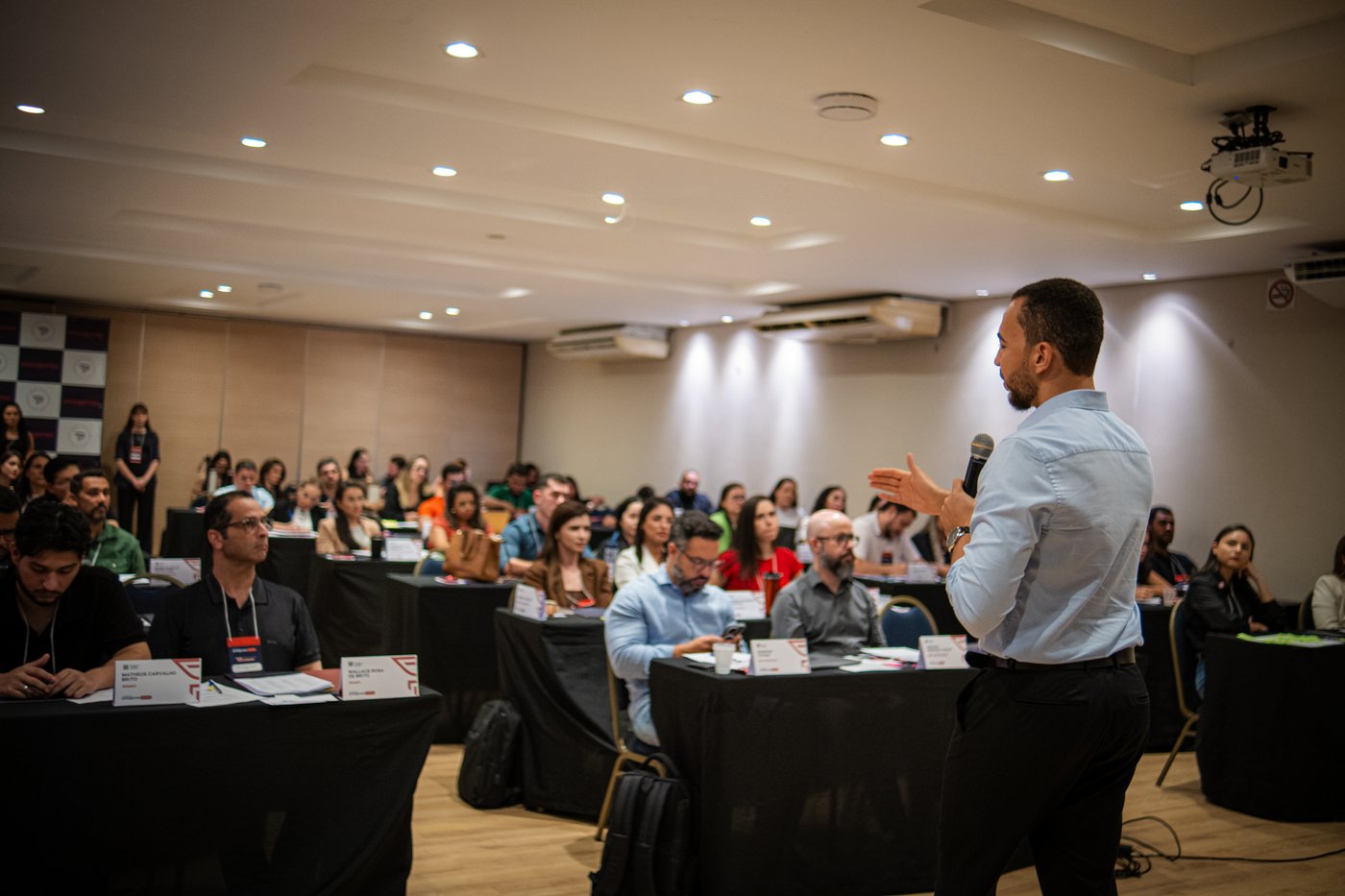 Lucas Corrêa apresentando